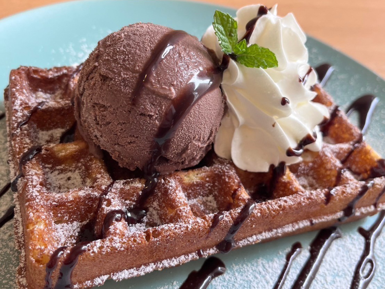 焼きたてワッフルディッシュ クリーム&チョコアイス